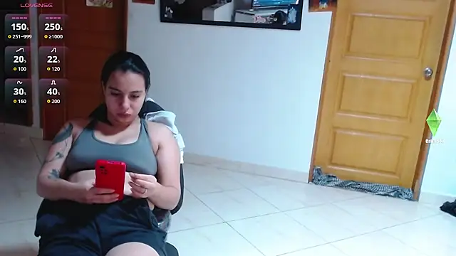 Snapshot of Tiffany_prettygirl chatting on 11-08-25, 02:45 Tiffany prettygirl online show from 11-08-25, 02:45