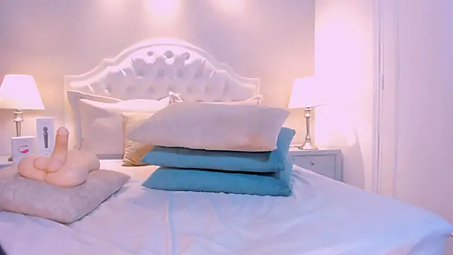 Snapshot of CloeConnelly chatting on 03-22-25, 11:20 CloeConnelly online show from 03-22-25, 11:20