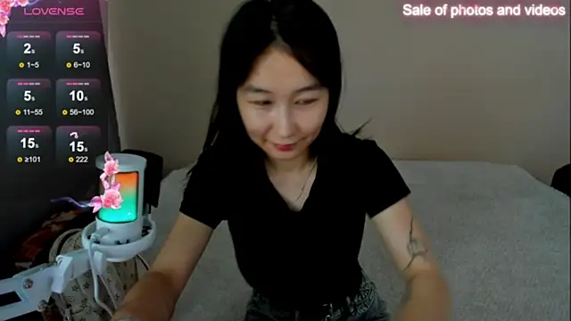 SaraXray online show from 11-22-25, 05:39