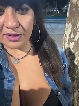 Snapshot of Sensualmente333 chatting on 03-29-26, 03:28 Sensualmente333 online show from 03-29-26, 03:28