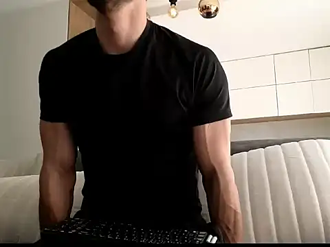 Snapshot of Phantom_Bigger1 chatting on 12-18-25, 02:34 Phantom Bigger1 online show from 12-18-25, 02:34