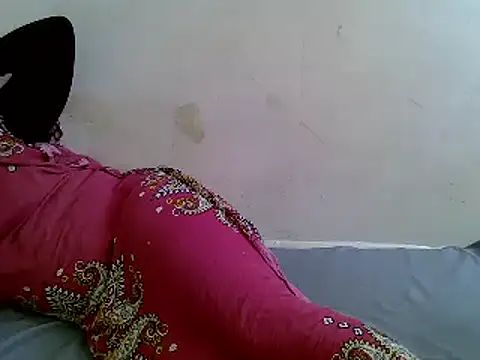 Snapshot of Crystal__Gee chatting on 12-27-24, 06:46 Crystal Gee online show from 12-27-24, 06:46