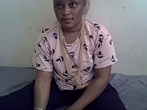 Snapshot of Crystal__Gee chatting on 01-18-25, 05:52 Crystal Gee online show from 01-18-25, 05:52