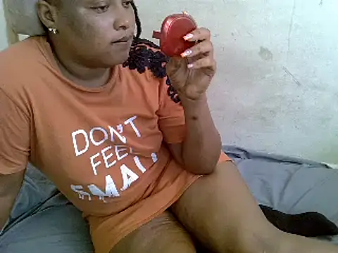 Snapshot of Crystal__Gee chatting on 02-13-25, 08:27 Crystal Gee online show from 02-13-25, 08:27