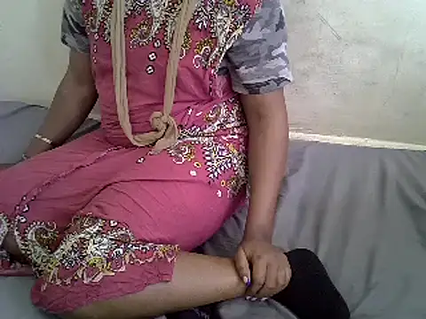 Snapshot of Crystal__Gee chatting on 03-06-25, 07:36 Crystal Gee online show from 03-06-25, 07:36