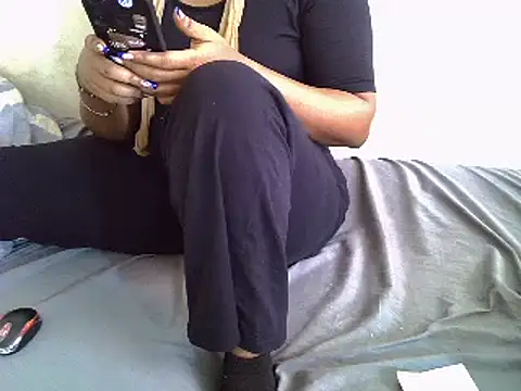 Snapshot of Crystal__Gee chatting on 03-12-25, 07:13 Crystal Gee online show from 03-12-25, 07:13