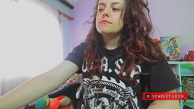 Scarletleon77 online show from 12-05-24, 05:50