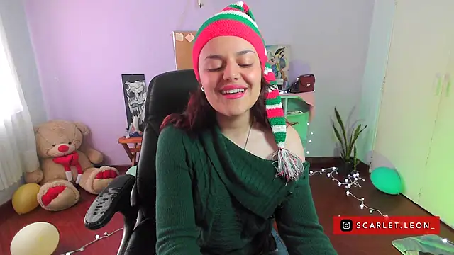 Scarletleon77 online show from 12-24-24, 05:55