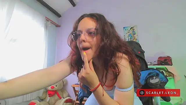 Scarletleon77 online show from 02-05-25, 06:04