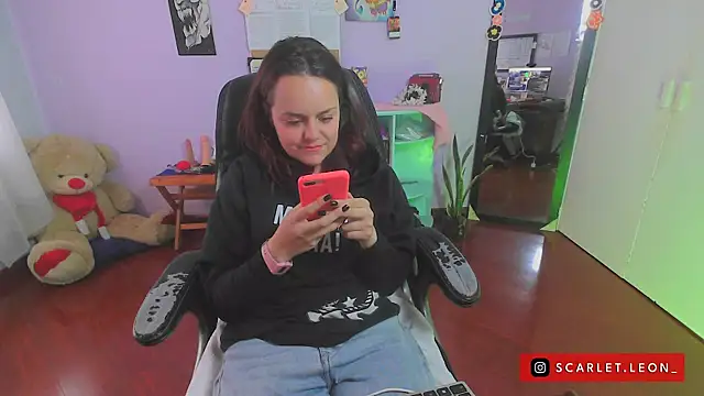 Scarletleon77 online show from 03-19-25, 06:12