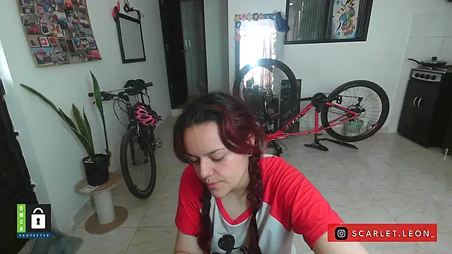 Scarletleon77 online show from 10-07-25, 03:42