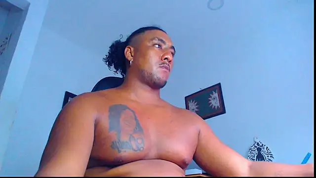 Snapshot of yosoy_enzo2020 chatting on 04-17-26, 01:30 yosoy enzo2020 online show from 04-17-26, 01:30