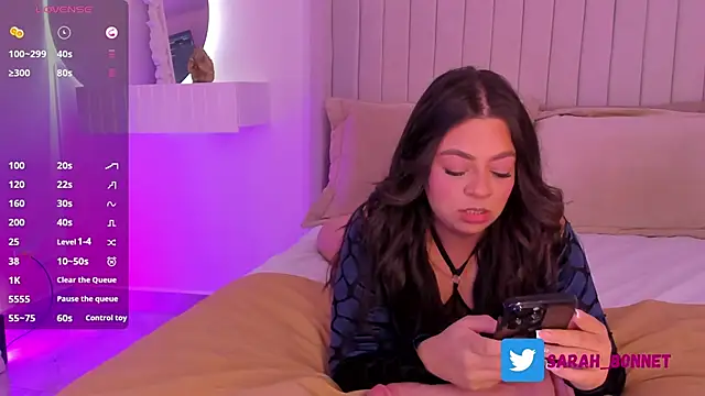 Snapshot of sarah-bonneth chatting on 02-25-25, 11:30 sarah-bonneth online show from 02-25-25, 11:30