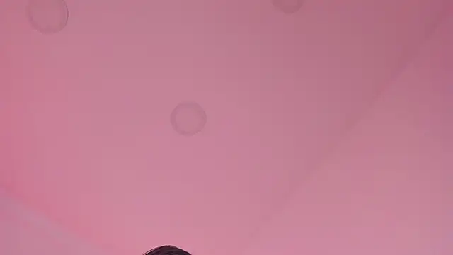 Snapshot of sarah-bonneth chatting on 04-19-26, 01:43 sarah-bonneth online show from 04-19-26, 01:43
