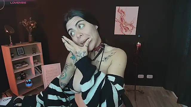 Snapshot of _WednesdayFriday_ chatting on 01-05-25, 09:25 WednesdayFriday online show from 01-05-25, 09:25