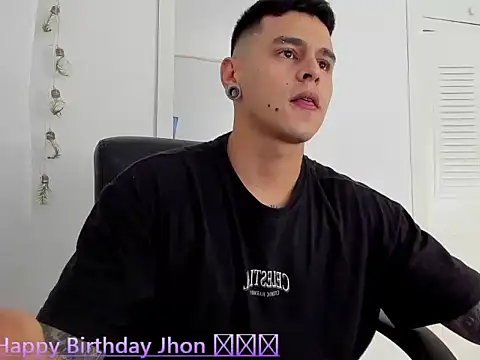 Snapshot of E_Moon chatting on 01-11-26, 02:27 E Moon online show from 01-11-26, 02:27