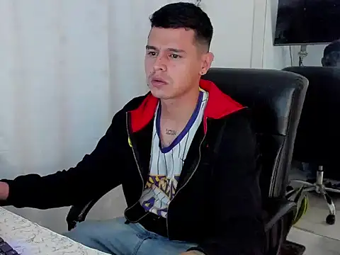 Snapshot of E_Moon chatting on 01-15-26, 06:29 E Moon online show from 01-15-26, 06:29