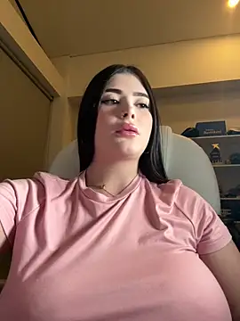 Snapshot of misslollipop04 chatting on 05-18-26, 04:07 misslollipop04 online show from 05-18-26, 04:07
