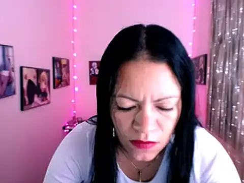 Snapshot of Cristal_w chatting on 12-27-24, 05:48 Cristal w online show from 12-27-24, 05:48