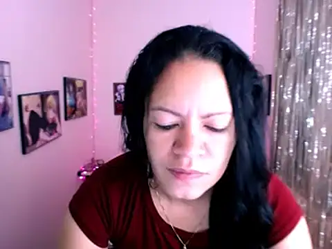 Snapshot of Cristal_w chatting on 01-11-25, 02:25 Cristal w online show from 01-11-25, 02:25