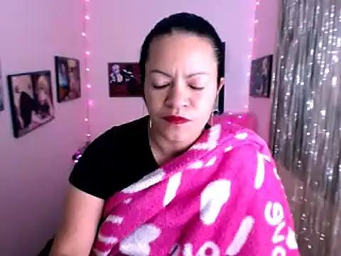 Snapshot of Cristal_w chatting on 01-13-25, 05:33 Cristal w online show from 01-13-25, 05:33