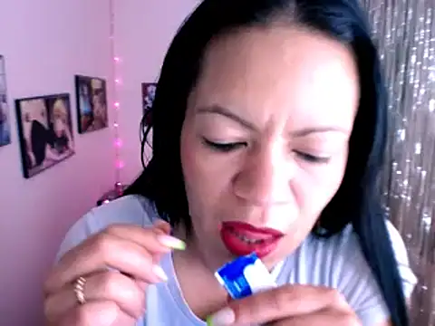 Snapshot of Cristal_w chatting on 01-16-25, 03:56 Cristal w online show from 01-16-25, 03:56