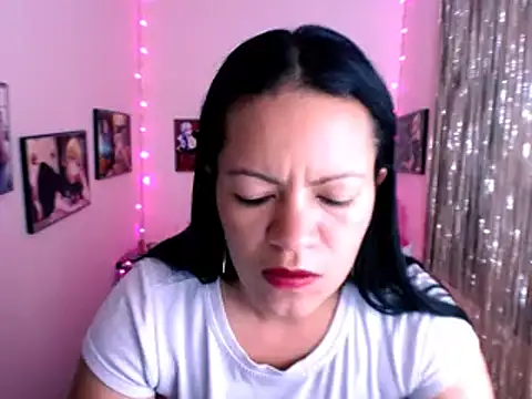 Snapshot of Cristal_w chatting on 01-16-25, 06:59 Cristal w online show from 01-16-25, 06:59