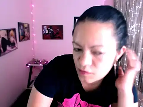 Snapshot of Cristal_w chatting on 01-21-25, 06:12 Cristal w online show from 01-21-25, 06:12
