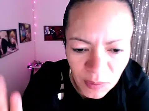 Snapshot of Cristal_w chatting on 01-22-25, 12:27 Cristal w online show from 01-22-25, 12:27