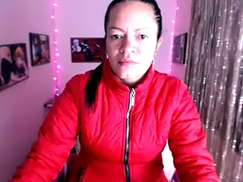 Snapshot of Cristal_w chatting on 01-23-25, 12:30 Cristal w online show from 01-23-25, 12:30
