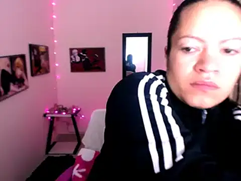 Snapshot of Cristal_w chatting on 01-24-25, 12:52 Cristal w online show from 01-24-25, 12:52