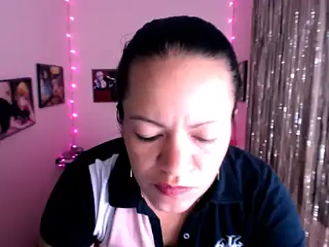 Snapshot of Cristal_w chatting on 01-27-25, 04:54 Cristal w online show from 01-27-25, 04:54