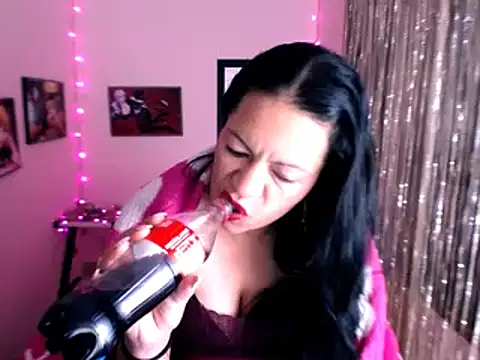 Snapshot of Cristal_w chatting on 01-28-25, 08:58 Cristal w online show from 01-28-25, 08:58