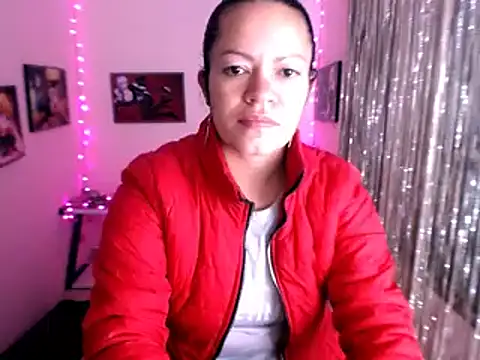 Snapshot of Cristal_w chatting on 01-31-25, 12:29 Cristal w online show from 01-31-25, 12:29