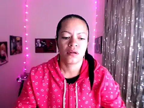 Snapshot of Cristal_w chatting on 02-03-25, 12:14 Cristal w online show from 02-03-25, 12:14