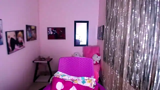 Snapshot of Cristal_w chatting on 02-04-25, 03:57 Cristal w online show from 02-04-25, 03:57