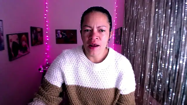 Snapshot of Cristal_w chatting on 02-05-25, 12:17 Cristal w online show from 02-05-25, 12:17