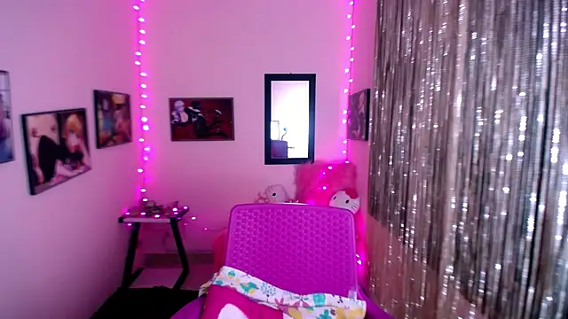 Snapshot of Cristal_w chatting on 02-06-25, 12:26 Cristal w online show from 02-06-25, 12:26