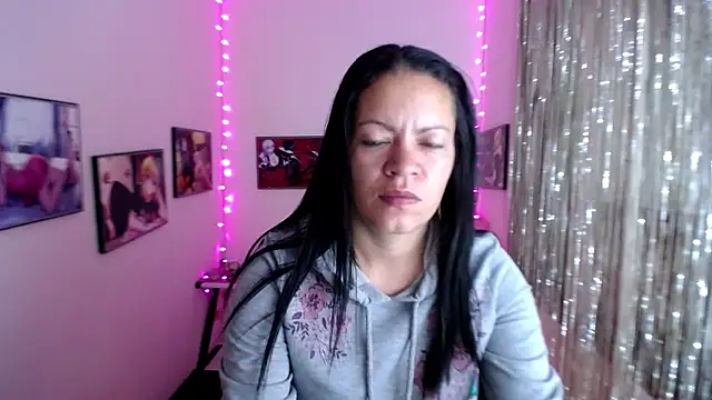 Snapshot of Cristal_w chatting on 02-09-25, 03:34 Cristal w online show from 02-09-25, 03:34