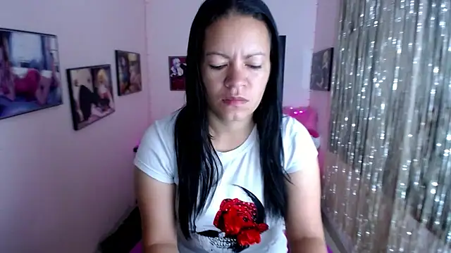 Snapshot of Cristal_w chatting on 02-12-25, 12:33 Cristal w online show from 02-12-25, 12:33