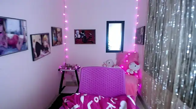 Snapshot of Cristal_w chatting on 02-13-25, 12:21 Cristal w online show from 02-13-25, 12:21