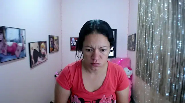 Snapshot of Cristal_w chatting on 02-14-25, 04:09 Cristal w online show from 02-14-25, 04:09
