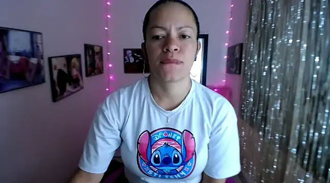 Snapshot of Cristal_w chatting on 02-16-25, 02:54 Cristal w online show from 02-16-25, 02:54