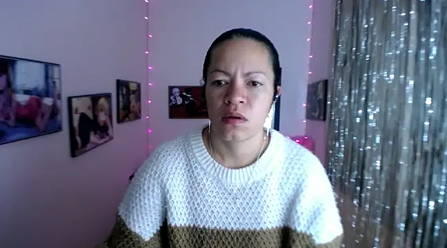 Snapshot of Cristal_w chatting on 02-18-25, 12:06 Cristal w online show from 02-18-25, 12:06