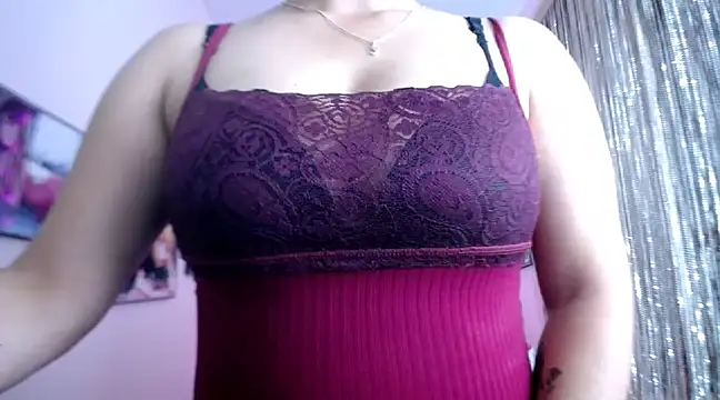 Snapshot of Cristal_w chatting on 02-20-25, 06:46 Cristal w online show from 02-20-25, 06:46