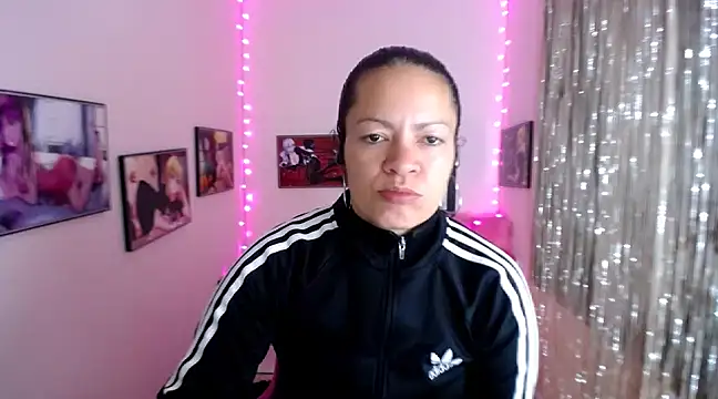 Snapshot of Cristal_w chatting on 02-24-25, 02:04 Cristal w online show from 02-24-25, 02:04