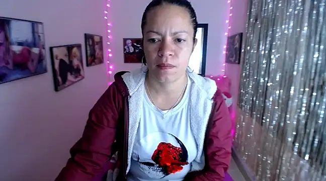 Snapshot of Cristal_w chatting on 02-26-25, 12:36 Cristal w online show from 02-26-25, 12:36