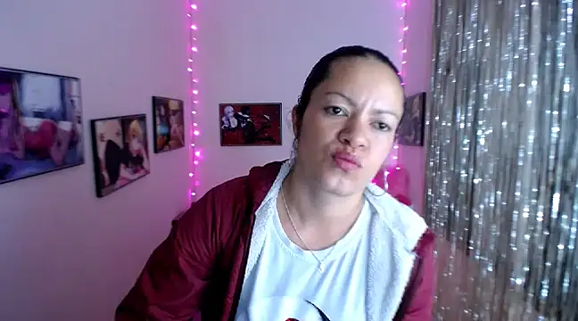 Snapshot of Cristal_w chatting on 02-26-25, 07:05 Cristal w online show from 02-26-25, 07:05