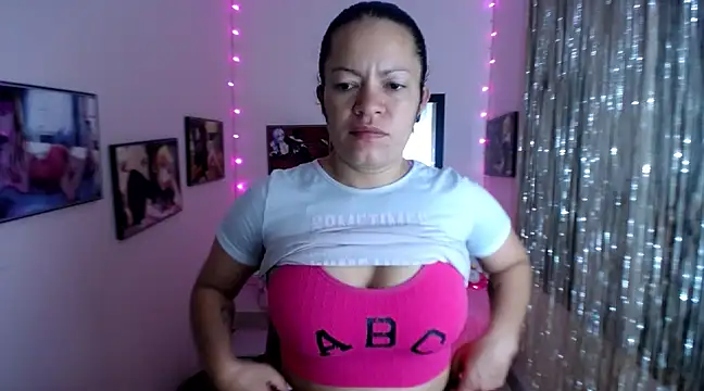 Snapshot of Cristal_w chatting on 02-27-25, 12:23 Cristal w online show from 02-27-25, 12:23