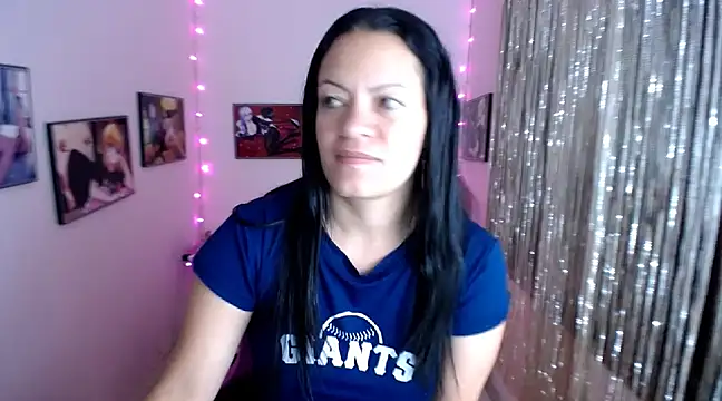 Snapshot of Cristal_w chatting on 03-02-25, 05:36 Cristal w online show from 03-02-25, 05:36